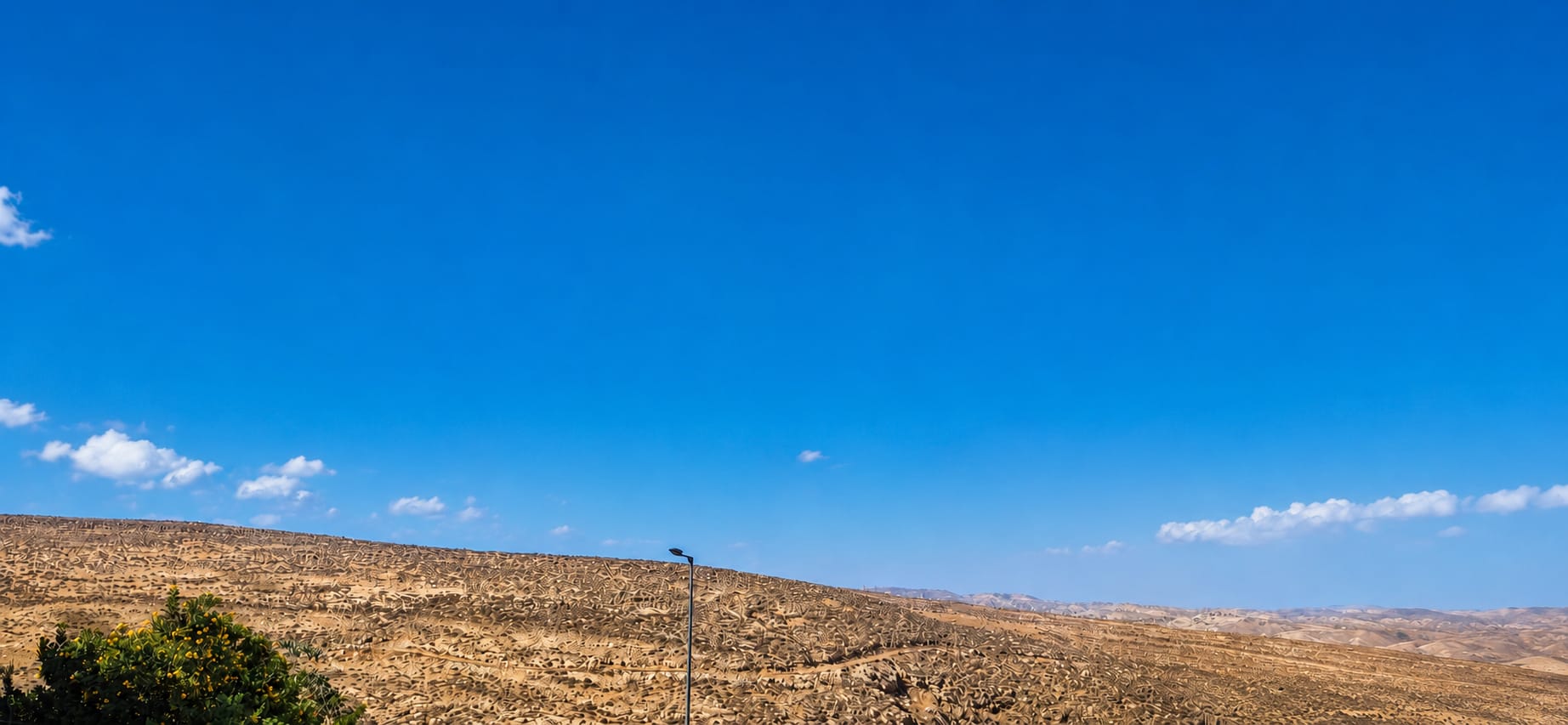 נוף פנורמי מדברי מהיישוב